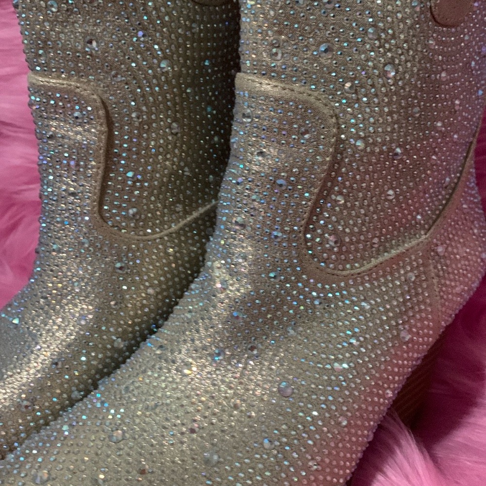 EUC Sparkling boots. 7.5